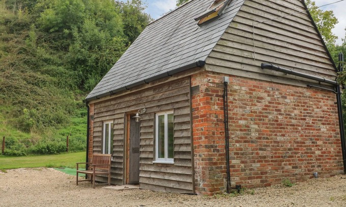 Cliffe Pypard Cabaña | CLYFFE COTTAGE, romantic, character holiday cottage in Clyffe Pypard