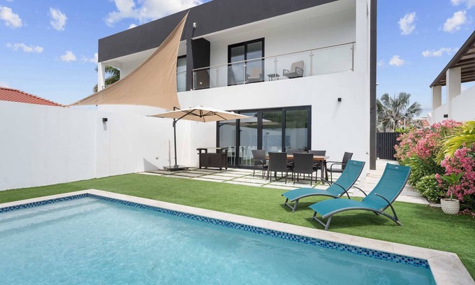 Ponton Casa | CM01A - Private pool - Outdoor Pleasure 3BR townhome