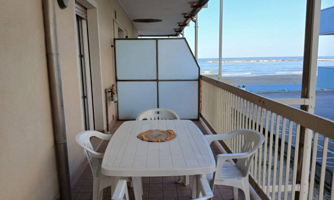 Valverde Apartamento | CN010 - Cesenatico, large three-room apartment facing the sea with beach