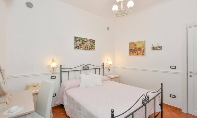 Santa Maria di Castellabate Villa | Coratina Apartment with private patio, in the garden and near the pool
