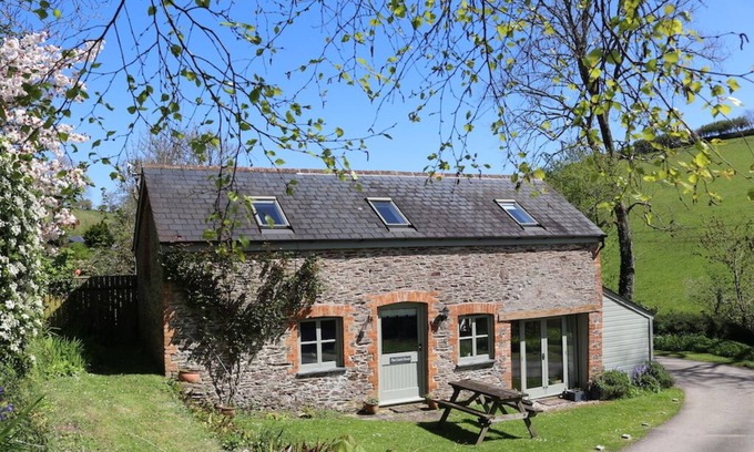 Burgh Island Casa | Coach House, Bantham, South Devon - stunning 2 bedroom converted barn