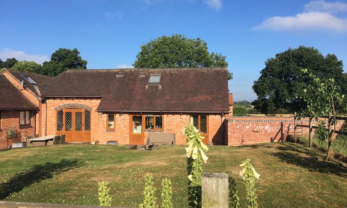 Alcester Casa | Coach House at Oaks Barn Farm Alcester with optional hire Salt water hot tub
