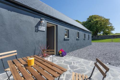 Roscoe Casa | Coach House Cottage on the shores of Lough Corrib