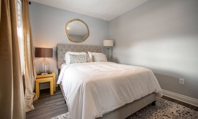 Melrose Park Casa | Coach House | Free parking | 15-Min from Chicago