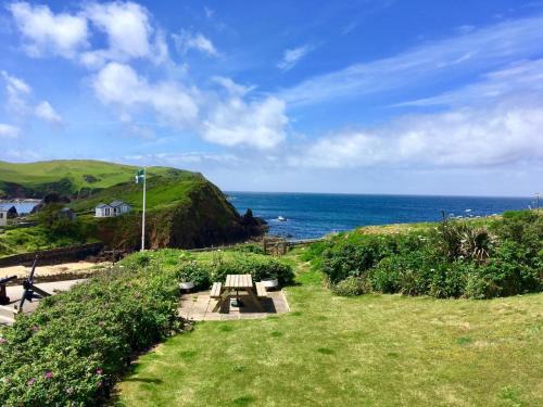 Hope-Cove Casa | Coach House, Hope Cove, overlooking the beach