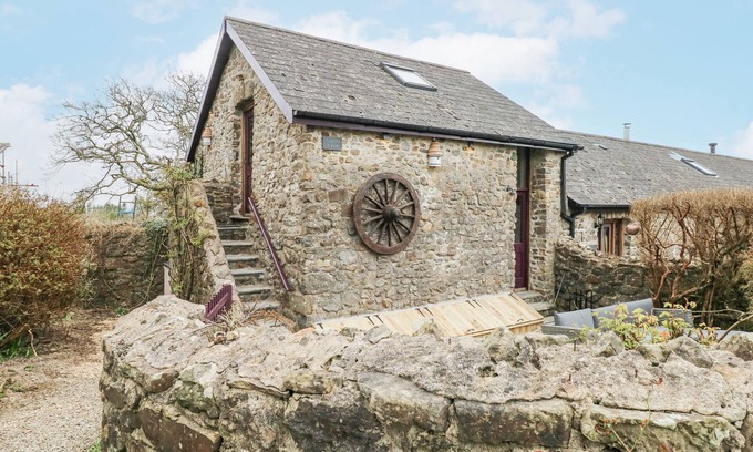 Haverfordwest Cabaña | COACH HOUSE, pet friendly, character holiday cottage in Broad Haven