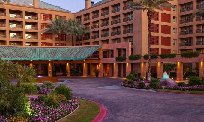 Indian Wells Complejo | Coachella close with modern guest rooms, private balconies and scenic views.