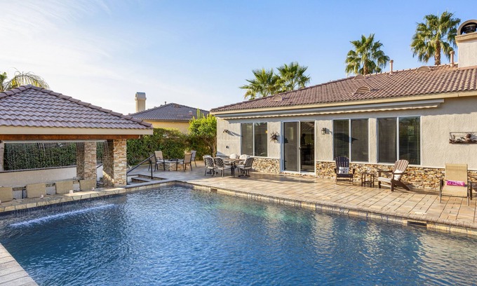 Bermuda Dunes Casa | Atlantis of the Desert - 3 habitaciones + Den 2 baños - Resort Style Pool / w Swim-Up Bar !!