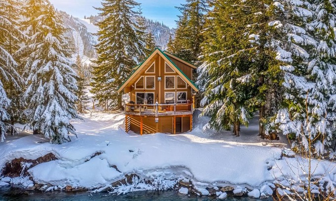 Snoqualmie Pass Casa | Coal Creek Cabin