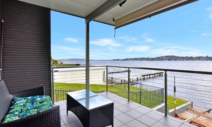 Coal Point Casa | Coal Point Absolute Water Waterfront
