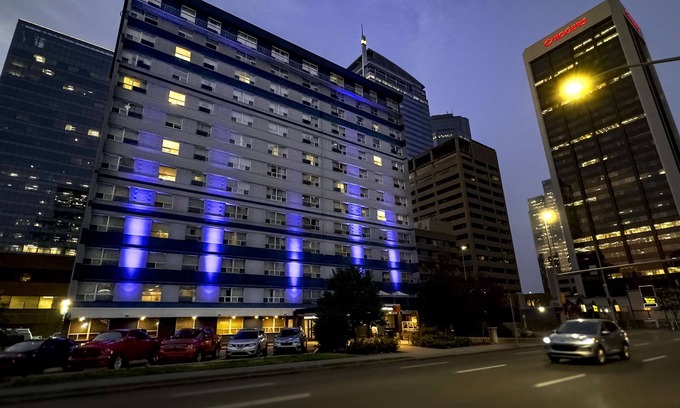 Downtown Calgary Hotel | Coast Calgary Downtown Hotel & Suites by APA