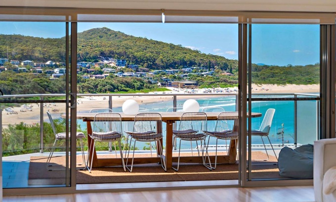 Fingal Bay Casa | Coast Fingal Bay - 16 Pacific Drive Fingal Bay - Beach views, Air Con, Wi-Fi, Hot Tub