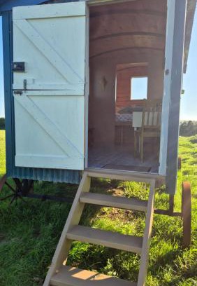 St Ishmaels Otro | Coast path camping
