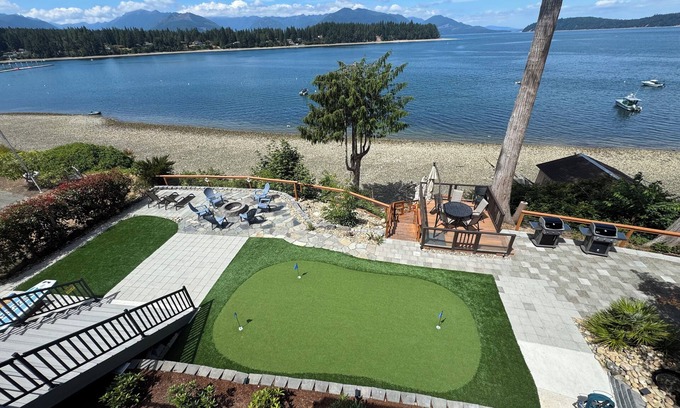 Seabeck Casa | Coasta Villa on Hood Canal-Beachfront/Mini-Golf