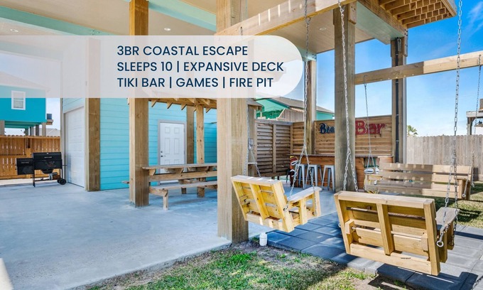 Galveston Casa | Coastal 3BR Retreat Sleeps 10 | Swing Deck, Tiki Bar, Grill & Fire Pit, Smart TVs & Pet-Friendly