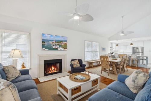 South Beach Casa | Coastal 4 BDR for 8 Walk to Beach