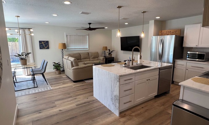 South Gate Ridge Casa | Coastal 4BR Pool Home – Close to Beach 12mins