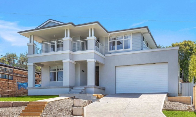 Killcare Heights Casa | 'Coastal Ambience' by Accom Holidays