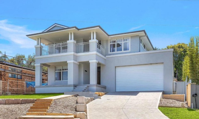 Killcare Heights Casa | 'Coastal Ambience' by HolidayCo
