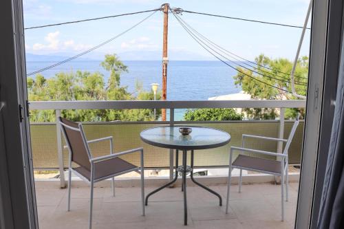 Paralia Porovitsis Apartamento | Coastal Apartment on the Pedestrian Road