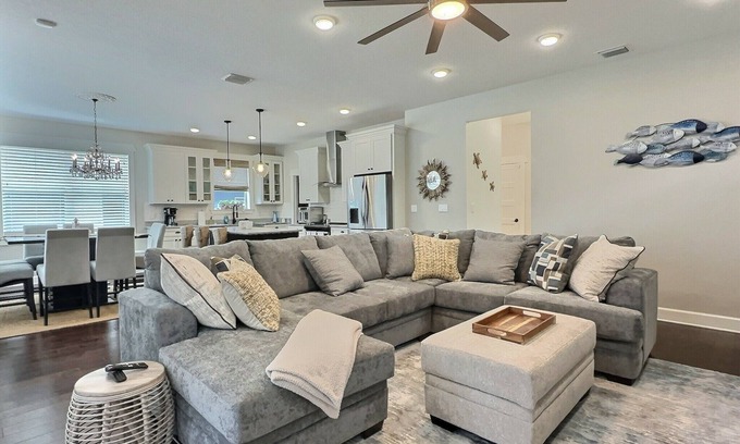 Port Tampa City Casa | Coastal Bay Retreat - Luxe Comfort Meets Seaside Charm