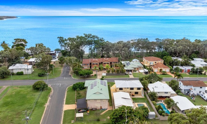 Traviston Casa | Coastal Bliss - 3 Beds Holiday House
