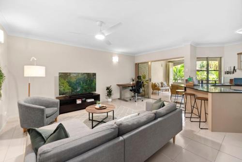 Westcourt Apartamento | Coastal Bliss - Cairns 9 Pools BBQ & Gym