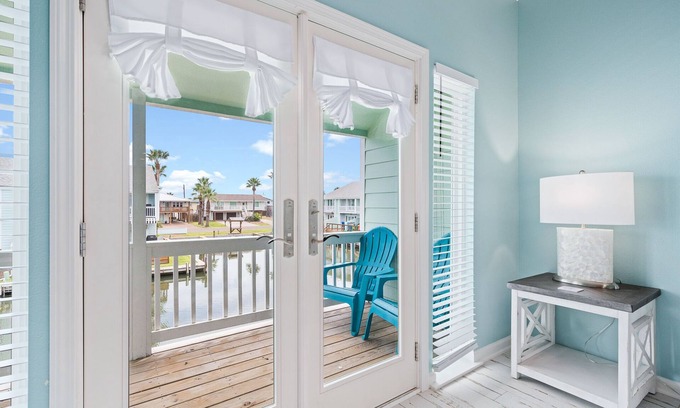 Key Allegro Condominio | Coastal Bliss | Private Boat Slip + Pool Access!