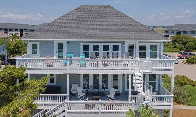 Shell Island Casa | ¡Recientemente renovado! Hermosa casa con vista al mar, en el extremo norte de la playa de Wrightsville
