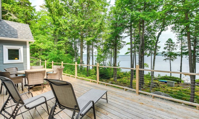 Ellsworth Casa | Coastal Branch Lake House w/ Dock & Game Room