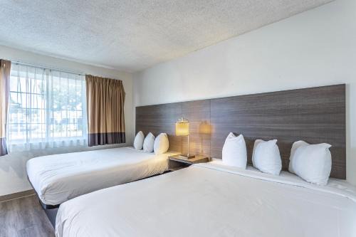 Morro Bay Hotel | Coastal Breeze Inn