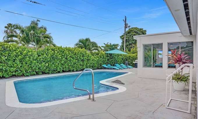 Pembroke Pines Casa | Coastal Breeze Retreat with Heated Pool