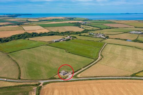 St Ishmaels Casa | Coastal Bungalow Near Marloes with Log Burner and Garden