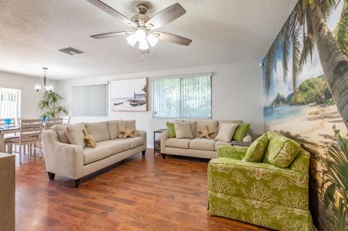 Lakeland Casa | Coastal Cabana in Lakeland with King Bed