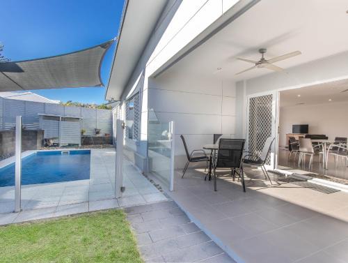 Casuarina Casa | Coastal Casuarina Bliss