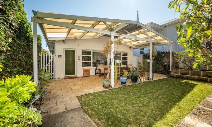 Mosman Park Casa | Coastal Character – 3BR Mosman Park Home with Backyard & Charm
