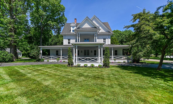 York Harbor Casa | Coastal Charm Awaits: Your Perfect Seaside Getaway - Walk to York Harbor Beach!