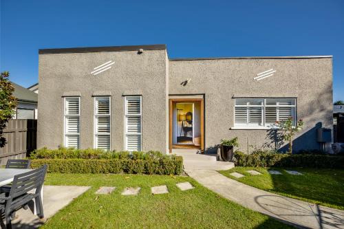 Napier Casa | Coastal Charm - Napier Holiday Home