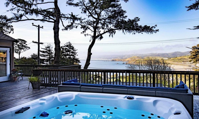 Pedro Point Casa | Coastal Charm - Oceanview Stay in Pacifica Near SF
