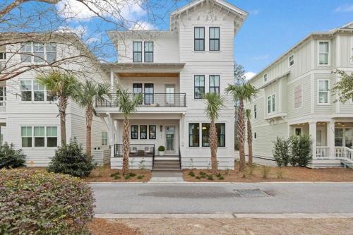 Treetop Casa | Coastal Charm
