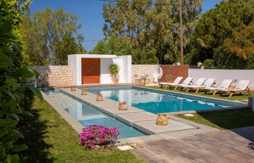 Agios Ioannis Villa | Coastal Chic Luxury Villa La Reina in Ai Giannis