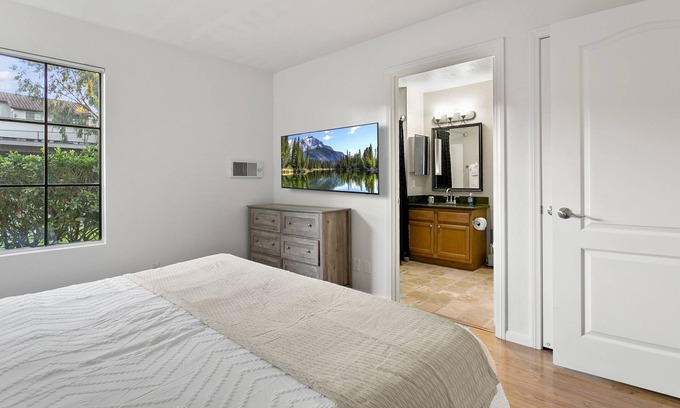 Carmel Valley Condominio | Coastal Chic on Carmel Creek Rd #41967
