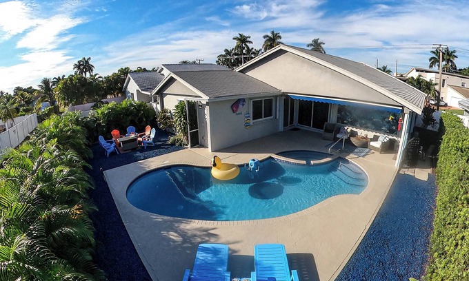 Dania Beach Casa | Coastal Chic Retreat:5 Min to Beach, Heated Pool, 4 BD , Near Casino & Parks!
