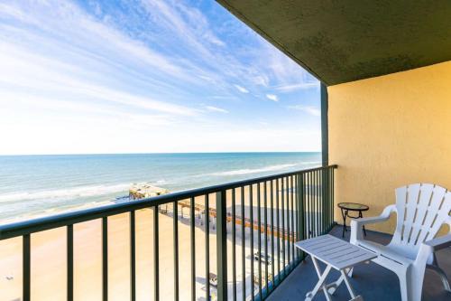 Daytona Beach Shores Apartamento | Coastal Chic Suite at Sunglow Resort by Brightwild