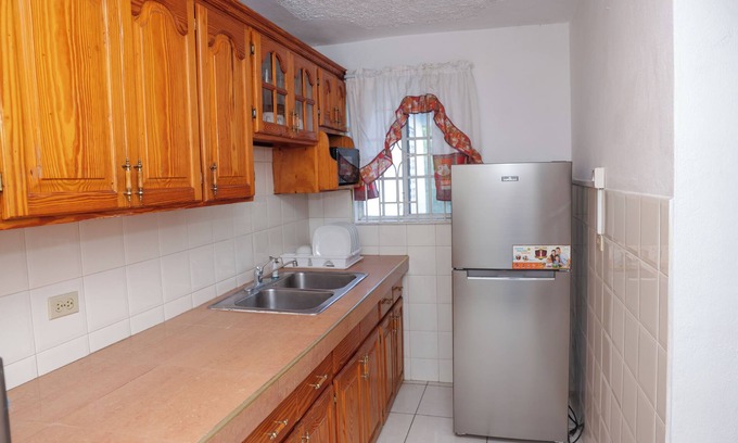 Gordon Town Casa | Coastal Comfort in St. Andrew – 3-Bedroom Apartment by the Sea