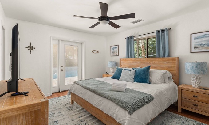 Pensacola Casa | Coastal Comfort~3 BR Home w/Pool~Sleeps 9~Near Pensacola Beach