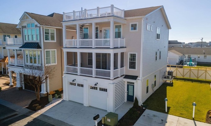 Selbyville Casa | Coastal Comfort: 4BR 3BH House Pool & Rooftop Deck