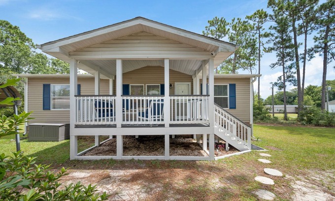 Southport Casa | Coastal Comfort at Mainsail Shenanigans – Minutes from Beach & Downtown