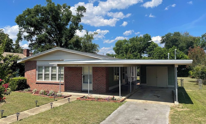 Warrington Casa | Coastal Comfort! Charming 3 bedroom, near beach and downtown Pensacola