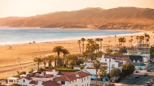 Mid-City Casa | Coastal Comfort Homestay in Santa Monica